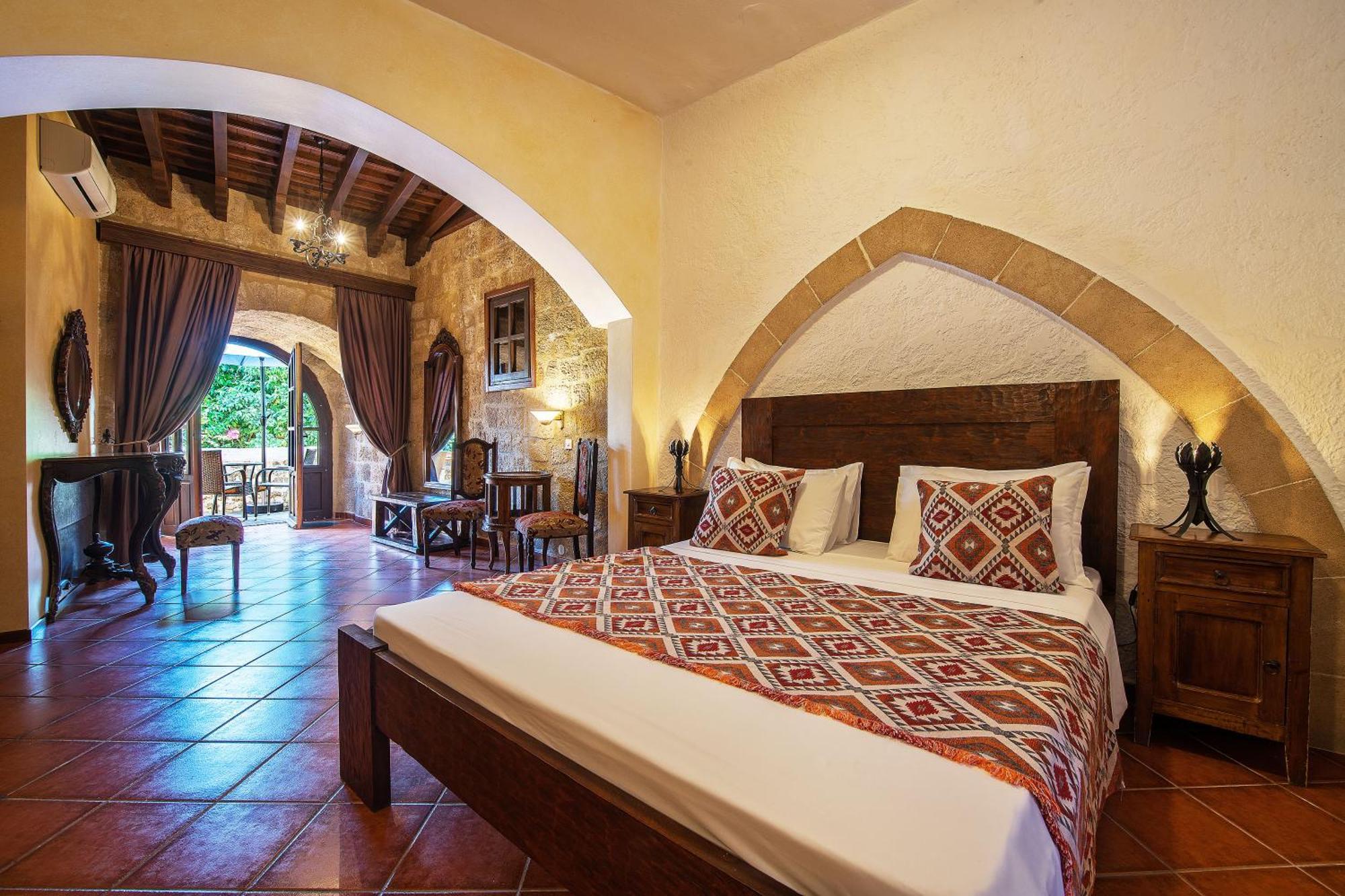 S.nikolis' Historic Boutique 4*