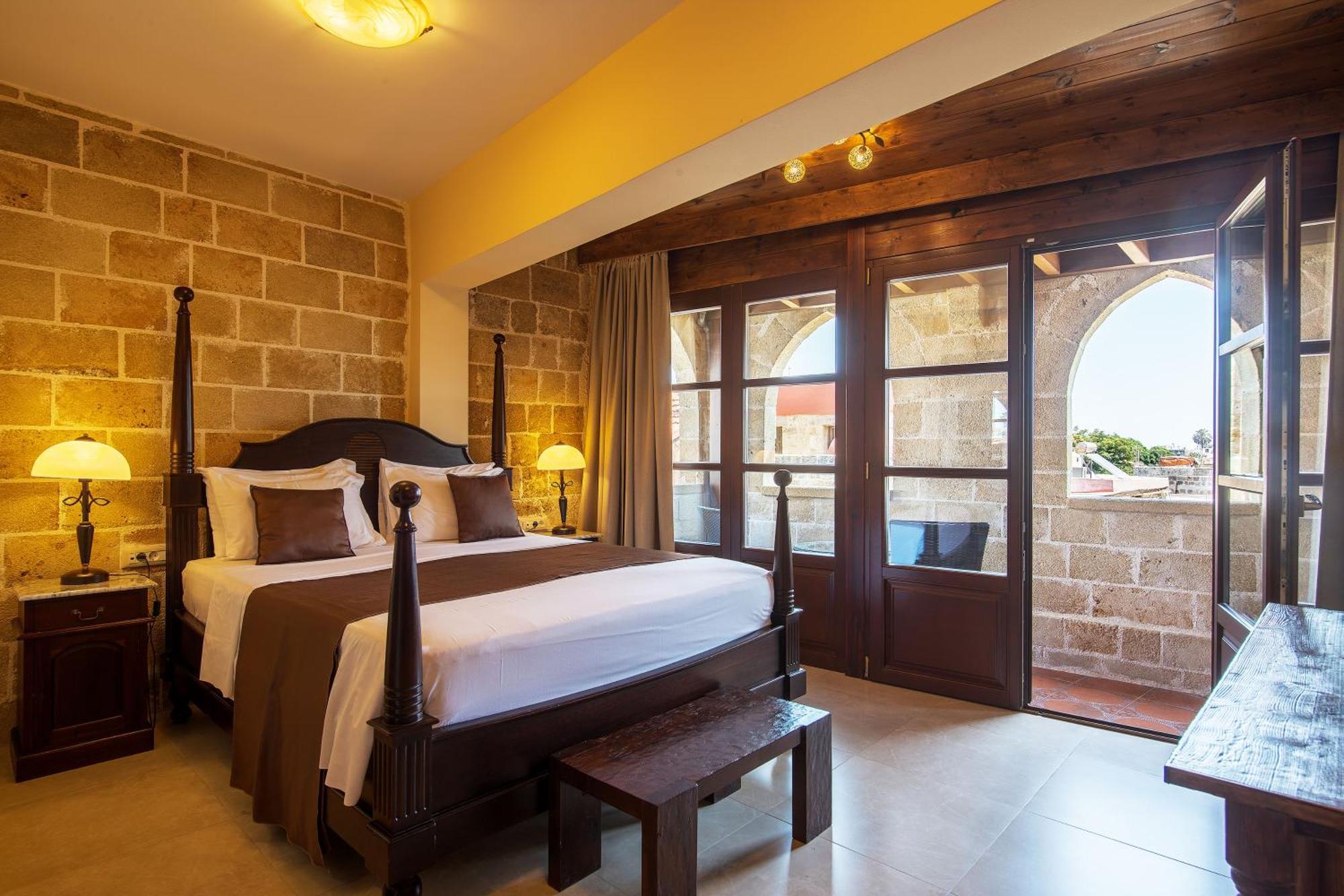 S.nikolis' Historic Boutique 4*