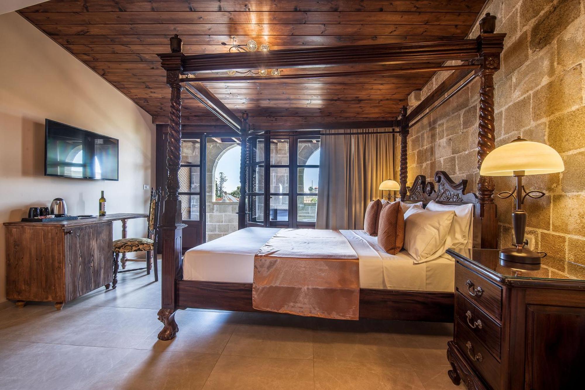 S.nikolis' Historic Boutique Hotel 4*